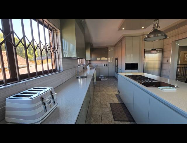6 BEDROOM FREEHOLD FOR SALE IN WINCHESTER HILLS